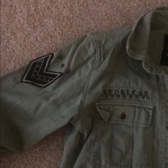 Green button down - Picture 3 of 4